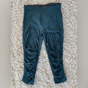 Nomads Flex Capris